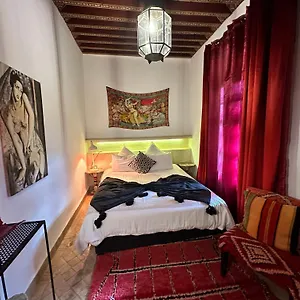 Riad103 Piscine Chauffée Sur Le Rooftop, Jacuzzi Hot&hammam Massage Riad Marrakesh